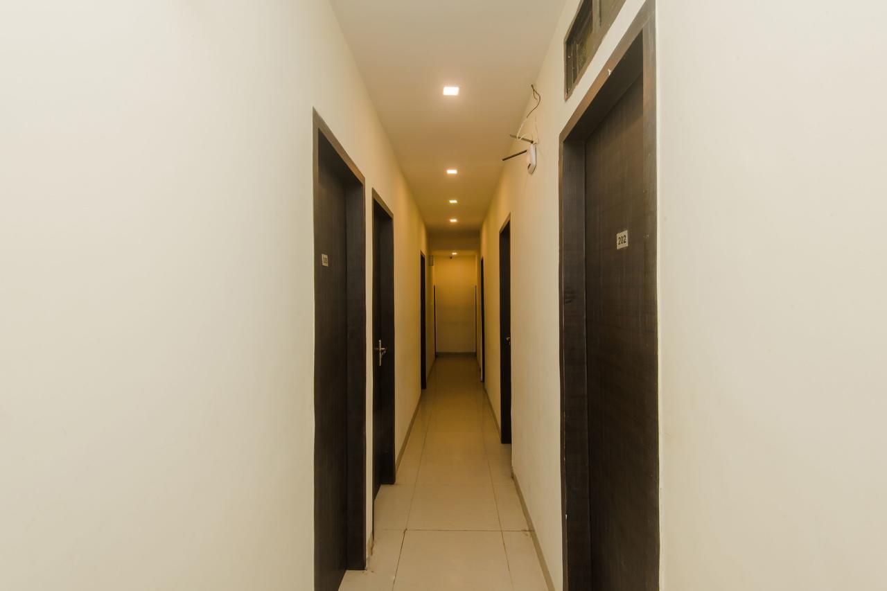 Oyo 10103 Hotel Aviva Bombay Eksteriør billede